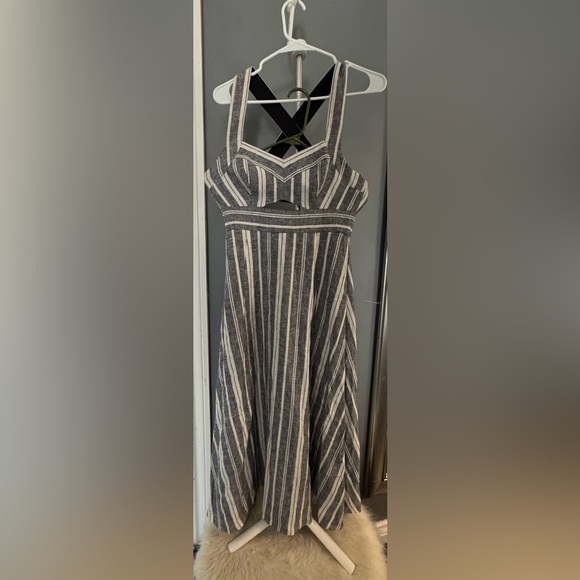 BCBGMaxAzria Gray and White Sleeveless Sundress - Picture 6 of 6